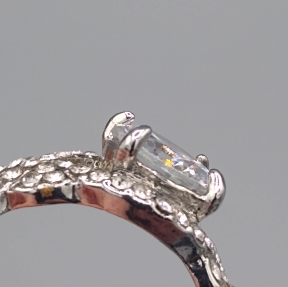 Twist Halo Rhinestone Silver tone Cocktail Ring 8 - Picture 9 of 11